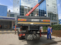 Воронежский водитель рассказал о себе с помощью пяти надписей на прицепе 