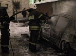 В Воронеже подожгли легковой автомобиль
