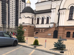 Парковку для избранных Богом показали на фото в Воронеже