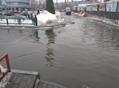 Дорога к воронежскому автовокзалу ушла под воду