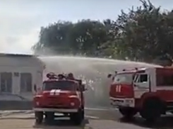 Появилось видео с места пожара в здании бывшей острогожской школы  