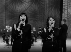 Полицейские поздравили воронежцев с Днем Победы, исполнив легендарную военную песню