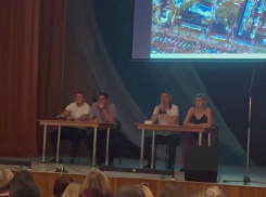 Невероятный скандал произошел на публичных слушаниях с главой Семилук под Воронежем