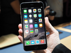 В Воронеже восьмиклассница вернула завучу найденный айфон 6