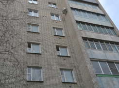 В Воронеже сатанист выпрыгнул из окна на глазах у матери 