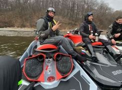 На воронежской реке экстремалы открыли сезон гидроциклов