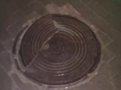 Об опасных дырах в центре города предупредили воронежцев