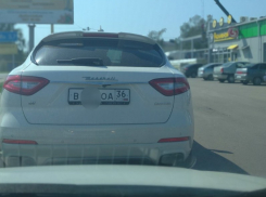 Maserati с «чиновничьими» номерами засветилась в воронежском селе 