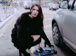 Душевно-феминистическое поздравление мужчин с 23 февраля от красотки Вики