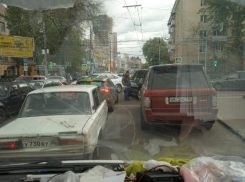 Два Range Rover и «Калина» парализовали центр Воронежа