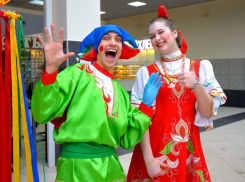 Широко отметили Масленицу на Центральном рынке Воронежа