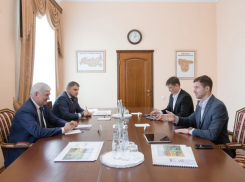 Новый завод сельхозтехники презентовали воронежскому губернатору Александру Гусеву