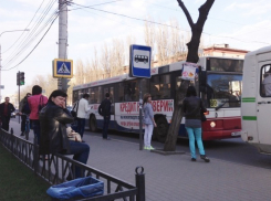 Воронежцы из-за отмены рекламы на автобусах содрогнутся от вида «гробов» и «сараев»