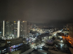 Обрушилась часть подъезда, десятки людей эвакуируют: последствия удара ВСУ по Воронежу