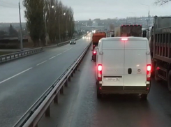 Трасса встала в пробке из-за ДТП под Воронежем