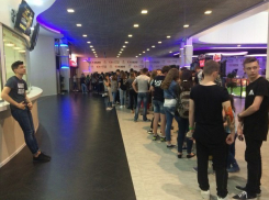 Перед концертом в Воронеже Тимати собрал километровую очередь фанатов