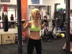 Сотрудница МЧС с потрясающей внешностью похвасталась возможностями тела в Воронеже