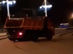 КамАЗ устроил разрушительный перформанс на Платоновском фестивале искусств