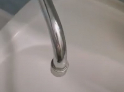 Поздравлением с праздником воронежцы посчитали отключение воды в своем доме