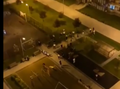 Массовая драка в воронежском ЖК попала на видео 