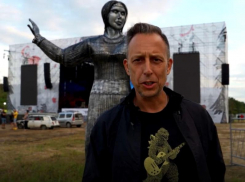 Звезда панк-рока Чача приехал в Воронеж и рассказал, что символизирует страшно красивая Алёнка