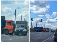 Последствия тарана «Газели» мусоровозом запечатлели на въезде в Воронеж