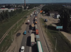 30-километровую пробку на трассе М-4 «Дон» под Лосево сняли с квадрокоптера