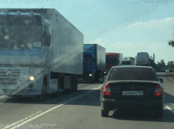 Как наживаются жители Лосево на пробке по М-4, рассказали водители
