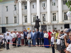 Памятник знаменитому врачу Константину Федяевскому открыли в центре Воронежа