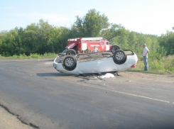 В Воронежской области водитель погиб, опрокинувшись на иномарке