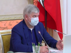 Губернатор Гусев решил приучить воронежцев к маскам и после пандемии ковида