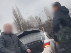«Дорожный махыч» воронежских водителей попал на видео