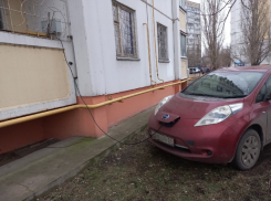 Зарядку электромобиля в неожиданном месте показали в Воронеже 