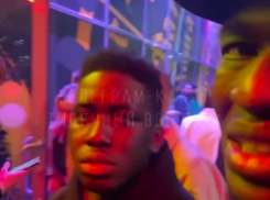 Африканцы заявили, что их не пустили в воронежский бар из-за цвета кожи 