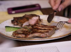 Дюрок сравнили в мясном батле с обычной свининой в Воронеже