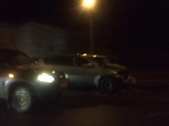 Авария с двумя внедорожниками в Воронеже парализовала виадук от «Заставы»