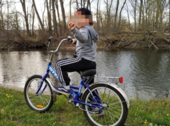 8-летний воронежец пришел из парка с проломленной головой, но не смог рассказать, что произошло