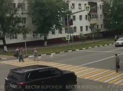 Опубликовано видео смертельного наезда депутата на женщину в Лисках 