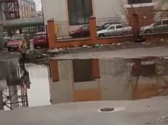 Инстаграмщица залезла в лужу ради красивых снимков в Воронеже