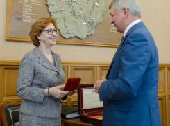 Татьяна Гордеева получила крупное денежное вознаграждение к медали «За труды во благо земли Воронежской»