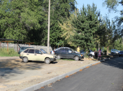 Общественники остались недовольны сделанным для галочки ремонтом двора в Воронежской области 