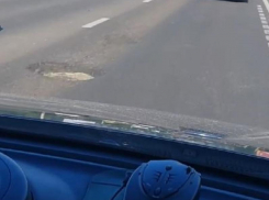 Подстерегающие водителей опасности сняли на видео на Вогрэссовском мосту в Воронеже