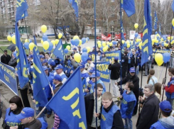 Воронежцам предлагают съездить на первомай с участием Жириновского, а заодно бесплатно посмотреть Москву