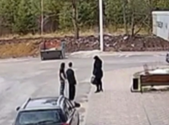 Соседские бои из-за конфликта в чате попали на видео в воронежском ЖК