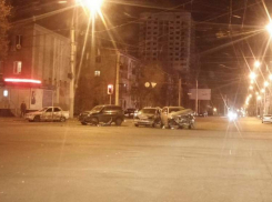 В Воронеже у налоговой столкнулись 4 авто