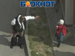 «Показывает писюн детям»: жительница воронежского ЖК бьет тревогу из-за мужчины, пристающего к подросткам