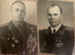 Подписанные Героями Советского Союза фотографии показал пенсионер из Воронежа