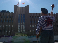 ВДВшник вышел к Воронежской облДуме на войну с «Единой Россией»