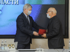 Путин присвоил почетные звания двум воронежцам