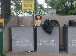 Потрепанную куклу для утех безжалостно выбросили в Воронеже 